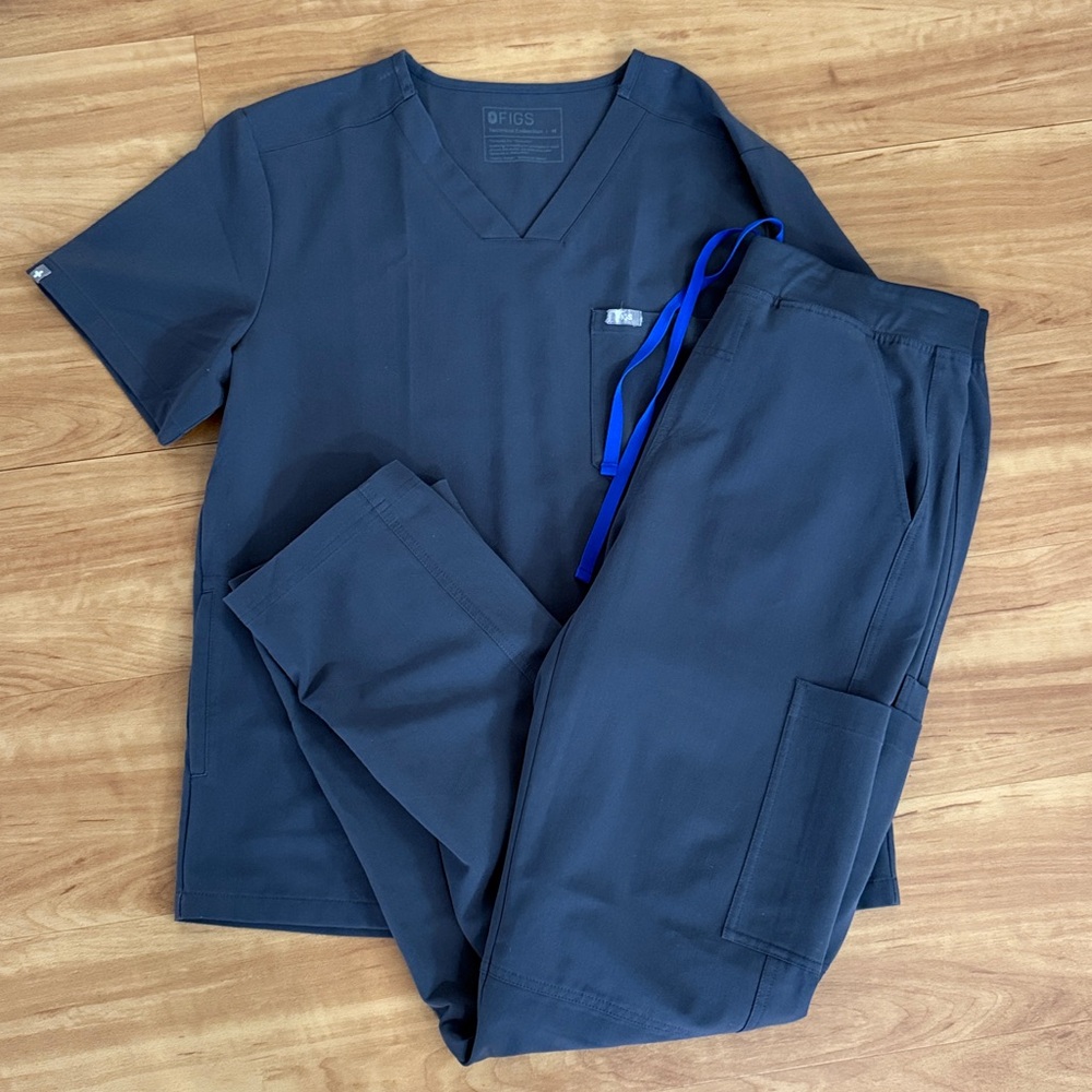 Figs charcoal grey Scrub Set with Bright Blue Lanyard